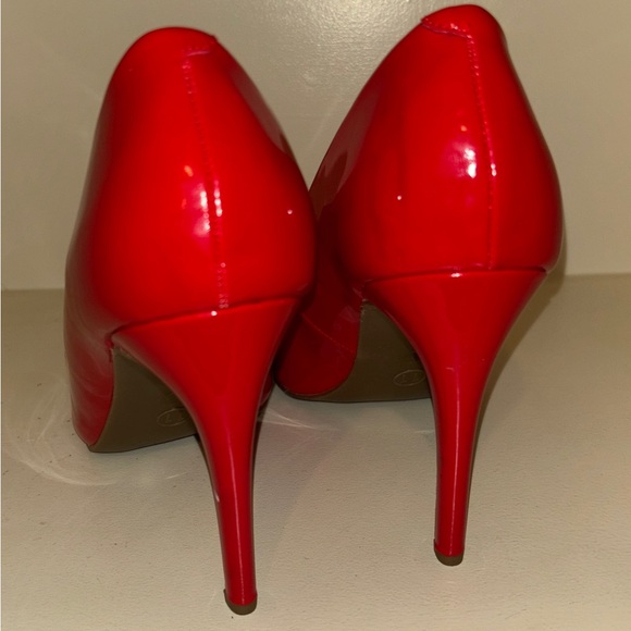 Worthington Sz. 11 Red Patent classic pumps. - Read Note!! - sold as is - - Picture 5 of 7